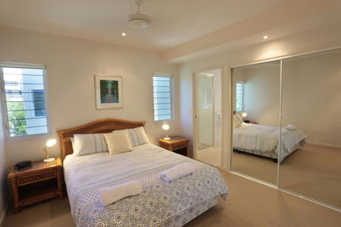 Delightful Family Apartment In Modern Complex - Accommodation in Brisbane 1