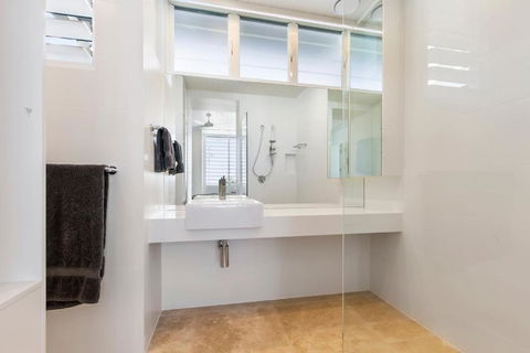 Paperbark A Luxury Duplex In Sunshine Beach - Accommodation in Brisbane 3
