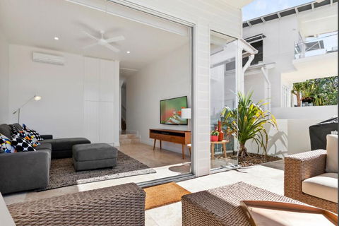 Paperbark A Luxury Duplex In Sunshine Beach - Accommodation in Brisbane 2