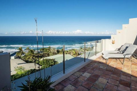 Tuscan Inspired Townhouse Minutes From The Beach - Accommodation in Brisbane 5