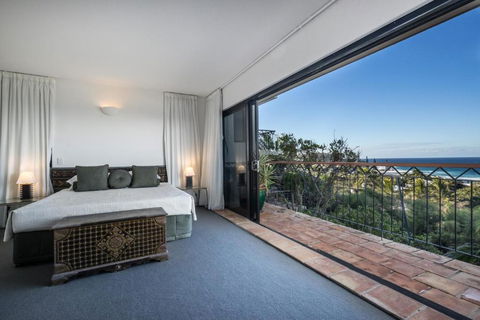 Tuscan Inspired Townhouse Minutes From The Beach - Accommodation in Brisbane 1