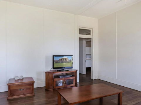 Yamba Pilot Cottage 1 Pets Welcome Close To Beach - Accommodation in Brisbane 2