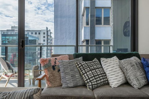 LIGHT AIRY SPACIOUS QUEENS ROAD APARTMENT - Accommodation in Brisbane 6