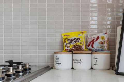 LIGHT AIRY SPACIOUS QUEENS ROAD APARTMENT - Accommodation in Brisbane 5