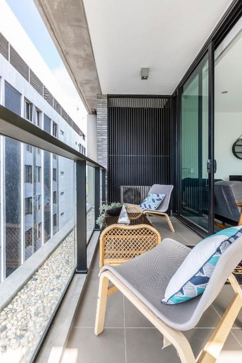 LIGHT AIRY SPACIOUS QUEENS ROAD APARTMENT - Accommodation in Brisbane 4