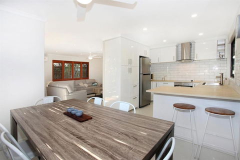 FABULOUS HOLIDAY HIDEAWAY COOLUM BEACH - Accommodation in Brisbane 6