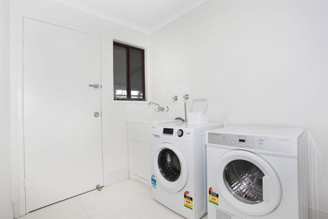 FABULOUS HOLIDAY HIDEAWAY COOLUM BEACH - Accommodation in Brisbane 5