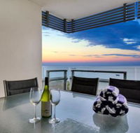 Oceana Darwin Central Oceanfront 3 bedroom 2 Lounge Room Pool Gym Tennis Court Sleeps 9 - Accommodation in Brisbane