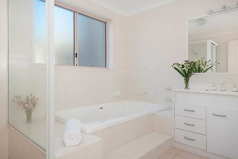 Pacific Rose Winter Holiday Special - Accommodation in Brisbane 4