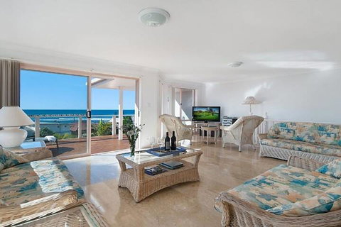Pacific Rose Winter Holiday Special - Accommodation in Brisbane 1
