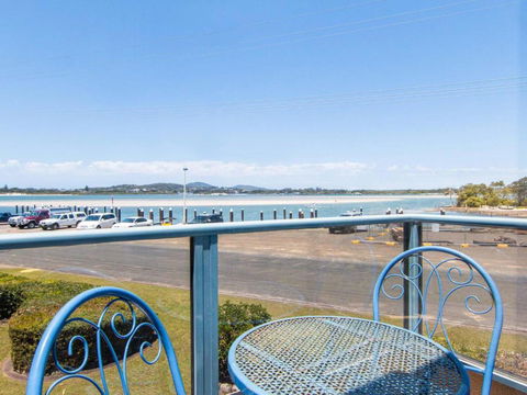 Fairholme 8 Perfect Lakefront Position - Accommodation in Brisbane 3
