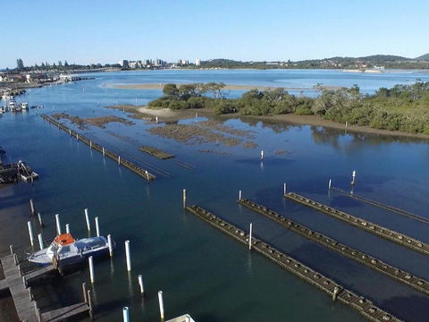 Fairholme 8 Perfect Lakefront Position - Accommodation in Brisbane 4