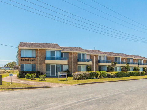 Fairholme 8 Perfect Lakefront Position - Accommodation in Brisbane 6