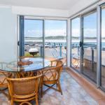 Fairholme 8 Perfect Lakefront Position - Accommodation in Brisbane 0