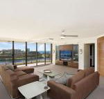 Seascape Apartments Unit 1201A Luxury apartment with views of the Gold Coast  Hinterland - Accommodation in Brisbane
