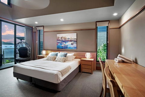 Yacht Club Villa 33 Serenity 4 Bedroom 4 Bathroom House Ocean Views 2 Buggies - Accommodation in Brisbane 1