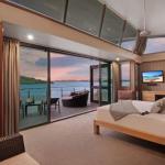 Yacht Club Villa 33 Serenity 4 Bedroom 4 Bathroom House Ocean Views 2 Buggies - Accommodation in Brisbane 0