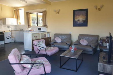 Cozy Beach Weekender - Accommodation in Brisbane 2
