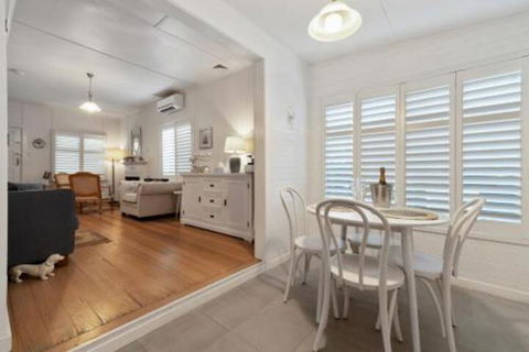 Amber Cottage Luxury Seaside Retreat With Outdoor Spa! - Accommodation in Brisbane 5