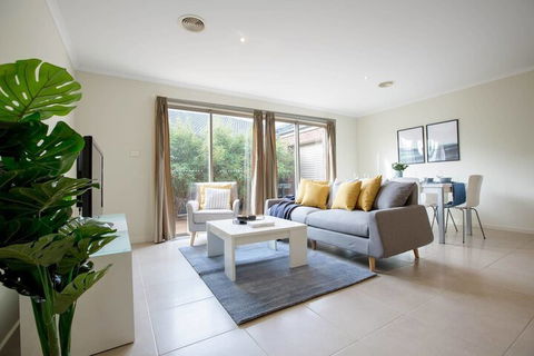Spacious Lovely Home In Point Cook - Accommodation in Brisbane 5
