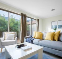 Spacious Lovely Home In Point Cook - Accommodation in Brisbane