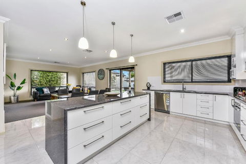 Accommodation On Lansell 2 - Accommodation in Brisbane 1