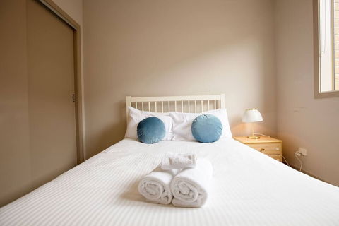Gorgeous 4BR Home In Point Cook - Accommodation in Brisbane 4