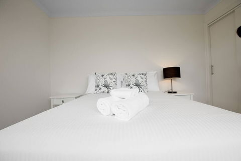 Superb Luxe 5BR House@point Cook Near Lake - Accommodation in Brisbane 6