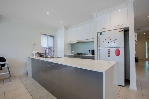 Superb Luxe 5BR House@point Cook Near Lake - Accommodation in Brisbane 2