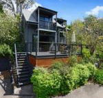 Cloudsong Chalet 1 Close to the village centre - Accommodation in Brisbane