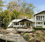 Equanimity Beautiful character filled house - Accommodation in Brisbane