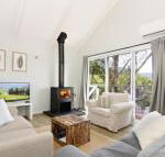Treetops Newly renovated in the village - Accommodation in Brisbane