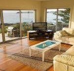Joness Beach House perfect location with views - Accommodation in Brisbane