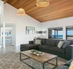 Ohana Oasis front row to reserve beach  ocean - Accommodation in Brisbane