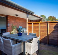 Foreshore Beach House ideal family spot - Accommodation in Brisbane