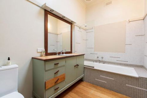 BEACHSIDE GETAWAY DROMANA - Accommodation in Brisbane 4