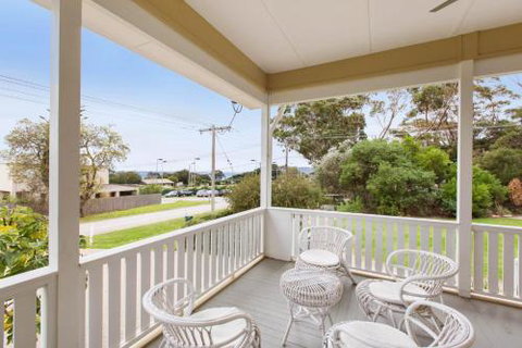 BEACHSIDE GETAWAY DROMANA - Accommodation in Brisbane 1