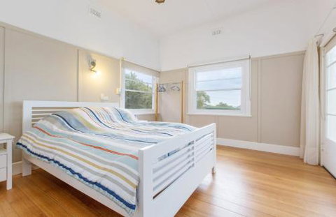 BEACHSIDE GETAWAY DROMANA - Accommodation in Brisbane 3