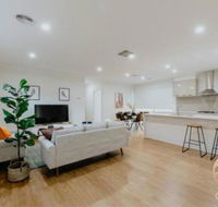 118 Refreshing 3BR Werribee Family House - Accommodation in Brisbane