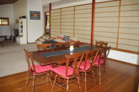 LIZ LAKE - Accommodation in Brisbane 7