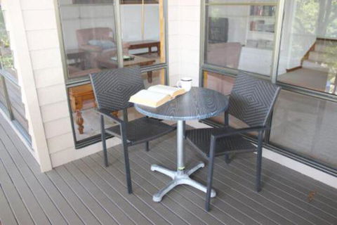 LIZ LAKE - Accommodation in Brisbane 3