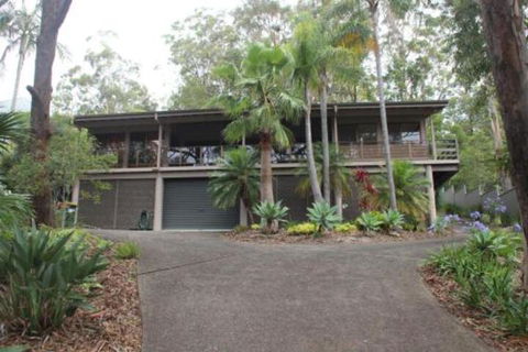 LIZ LAKE - Accommodation in Brisbane 0