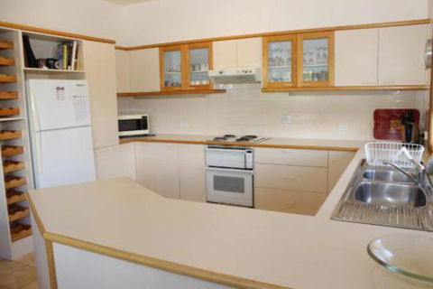 LIZ LAKE - Accommodation in Brisbane 6