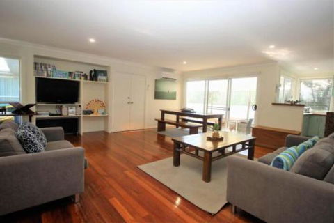 MAGIC BEACH HOUSE PET FRIENDLY - Accommodation in Brisbane 6