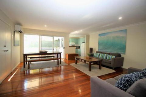 MAGIC BEACH HOUSE PET FRIENDLY - Accommodation in Brisbane 5