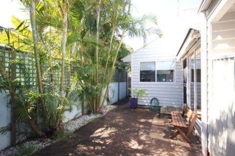 MAGIC BEACH HOUSE PET FRIENDLY - Accommodation in Brisbane 7