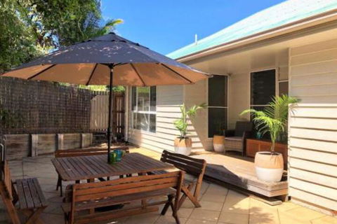 MAGIC BEACH HOUSE PET FRIENDLY - Accommodation in Brisbane 0