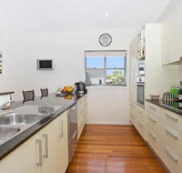 Papaya House - Accommodation in Brisbane