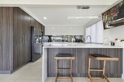CANAL HOME NEAR MOOLOOLABA Kooringal - Accommodation in Brisbane 5