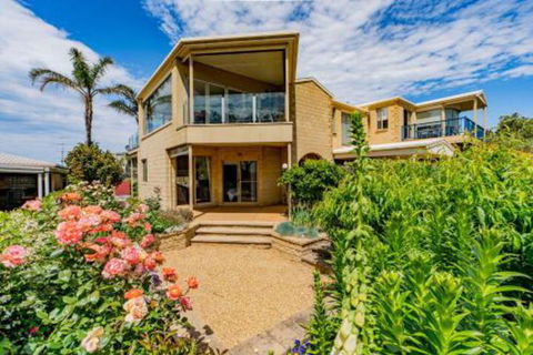 VIEWS FOREVER INVERLOCH - Accommodation in Brisbane 5